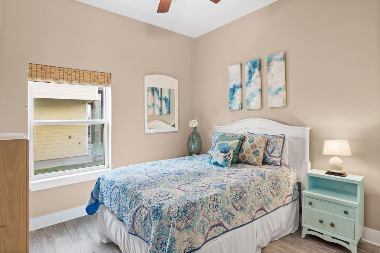 New 5 Bdrm W/Pool, Observation Deck Walk To Beach! Порт-Аранзас Экстерьер фото